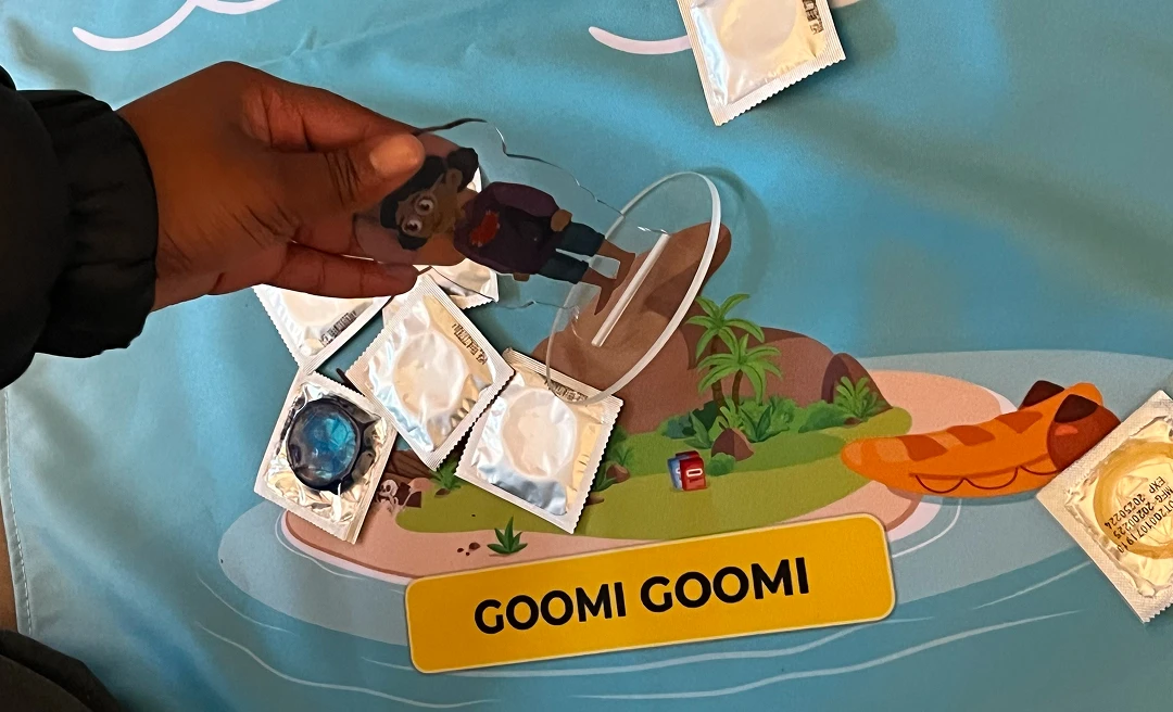 Board game young peope-playing